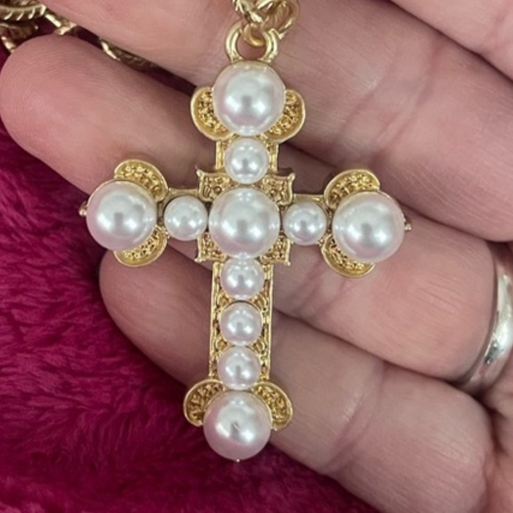 Elegant Gold and Pearl Cross Necklace